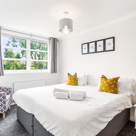 Niksa Serviced Accommodation - 3 Bedroom House Welwyn Garden City Esterno foto