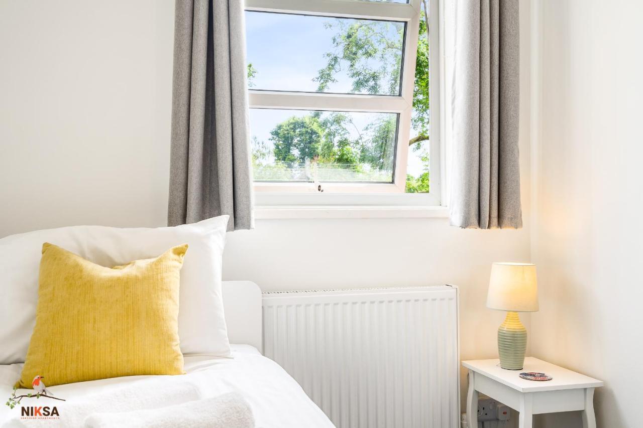 Niksa Serviced Accommodation - 3 Bedroom House Welwyn Garden City Esterno foto