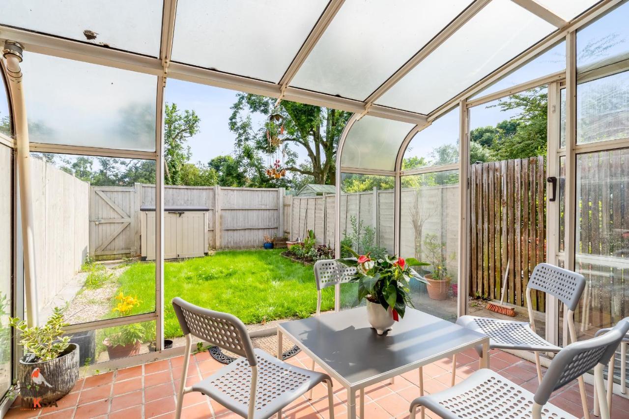 Niksa Serviced Accommodation - 3 Bedroom House Welwyn Garden City Esterno foto