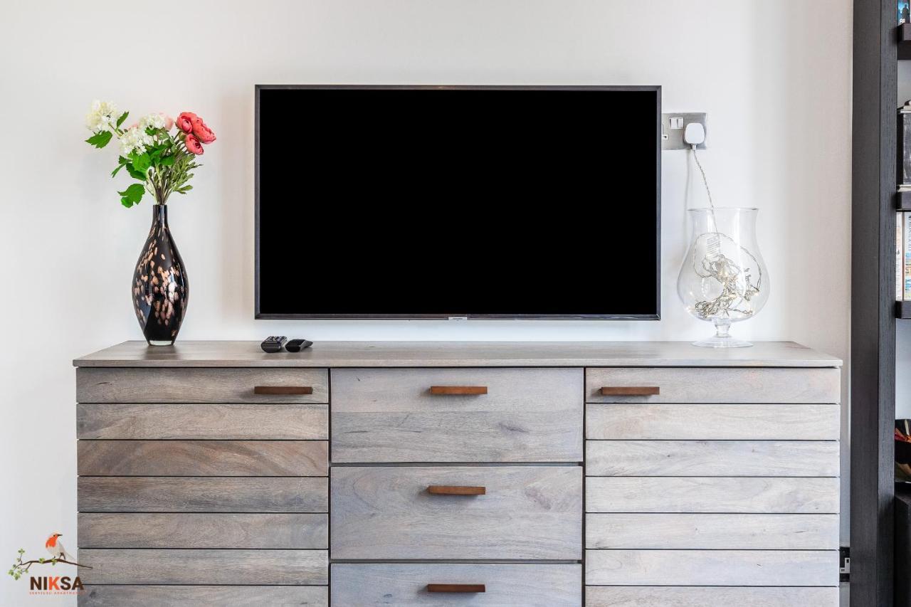 Niksa Serviced Accommodation - 3 Bedroom House Welwyn Garden City Esterno foto