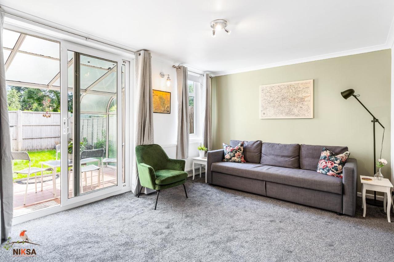 Niksa Serviced Accommodation - 3 Bedroom House Welwyn Garden City Esterno foto