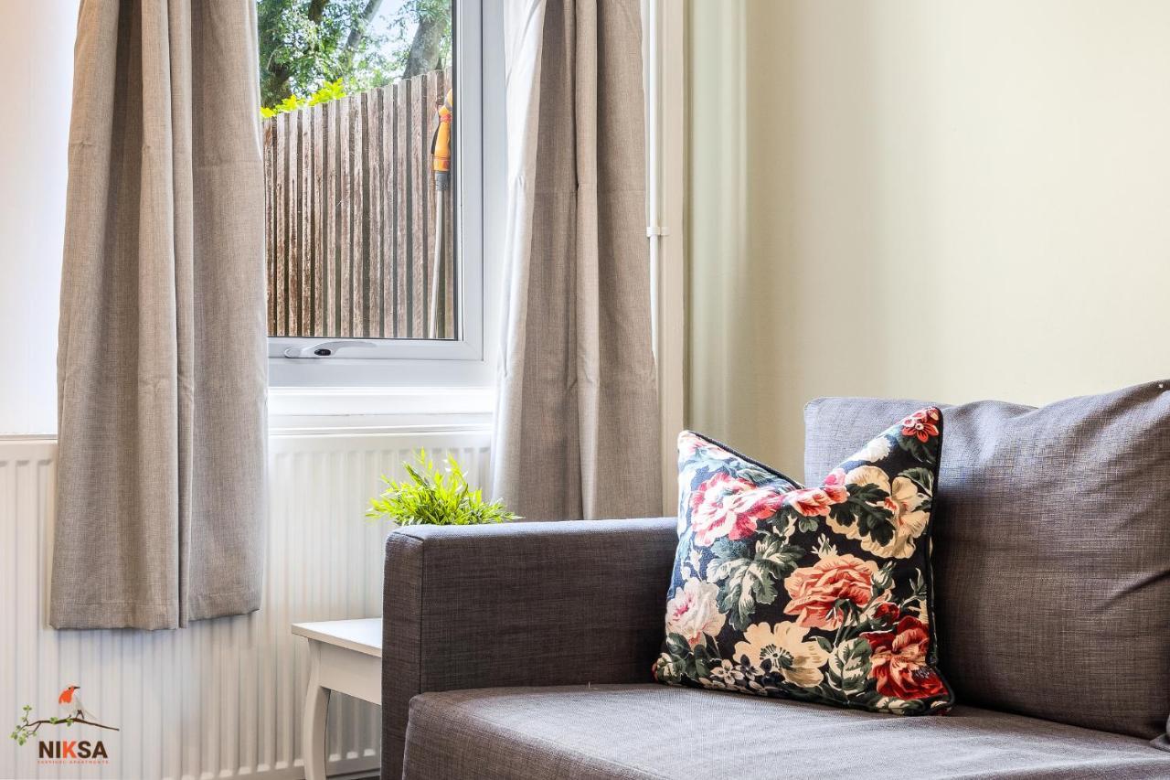 Niksa Serviced Accommodation - 3 Bedroom House Welwyn Garden City Esterno foto