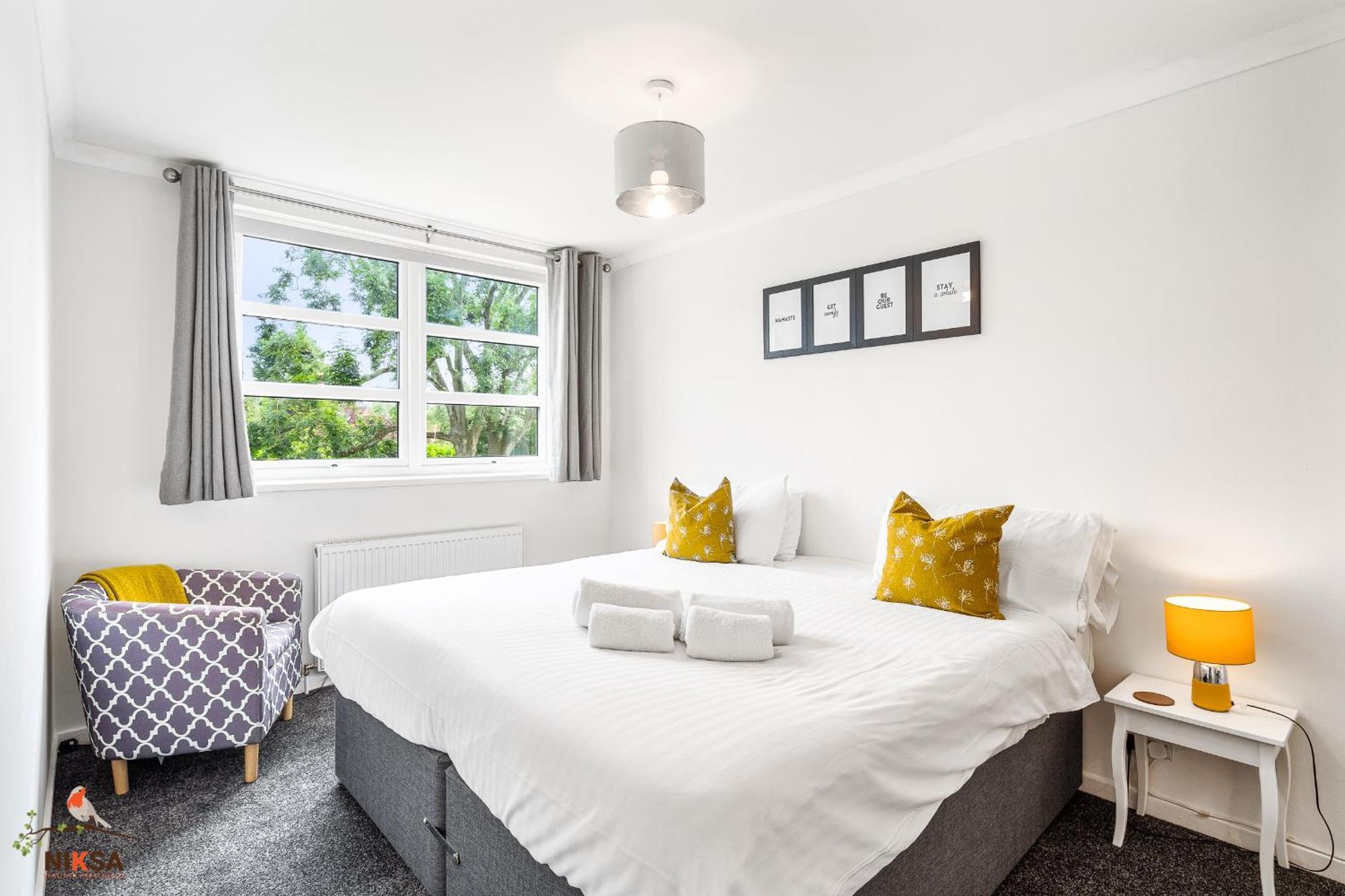Niksa Serviced Accommodation - 3 Bedroom House Welwyn Garden City Esterno foto