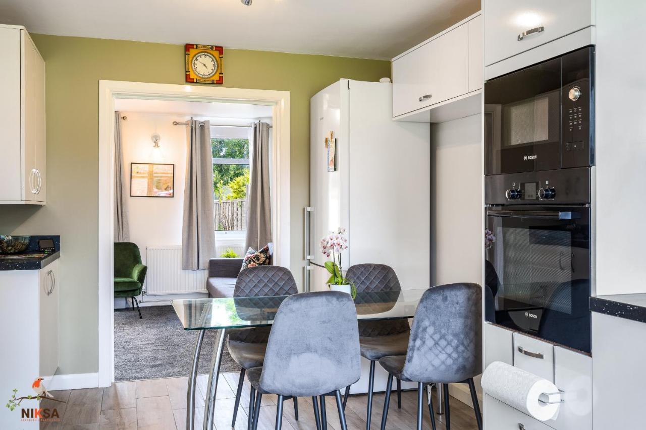 Niksa Serviced Accommodation - 3 Bedroom House Welwyn Garden City Esterno foto