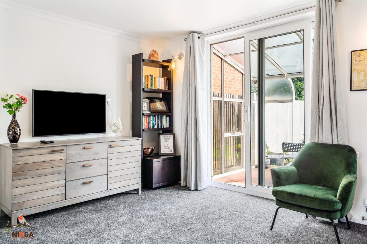 Niksa Serviced Accommodation - 3 Bedroom House Welwyn Garden City Esterno foto
