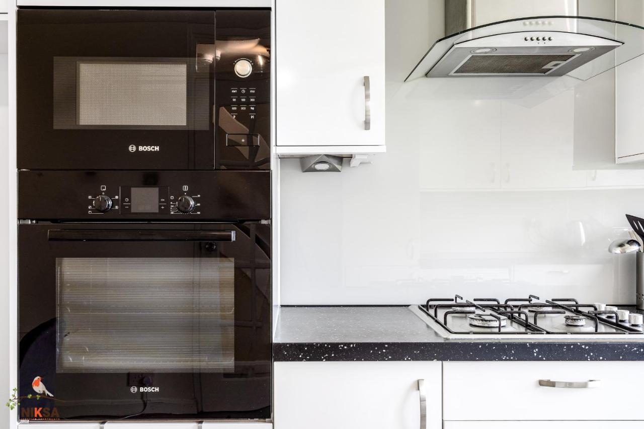 Niksa Serviced Accommodation - 3 Bedroom House Welwyn Garden City Esterno foto